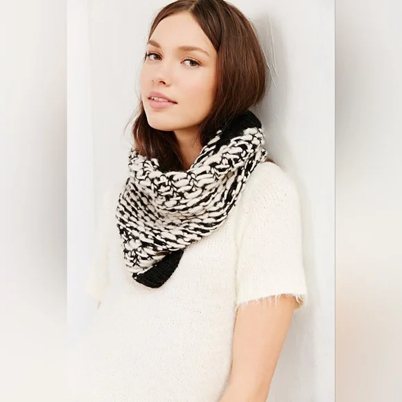 emiLime x UO Slub Knit Snood Scarf - Picture 8 of 9